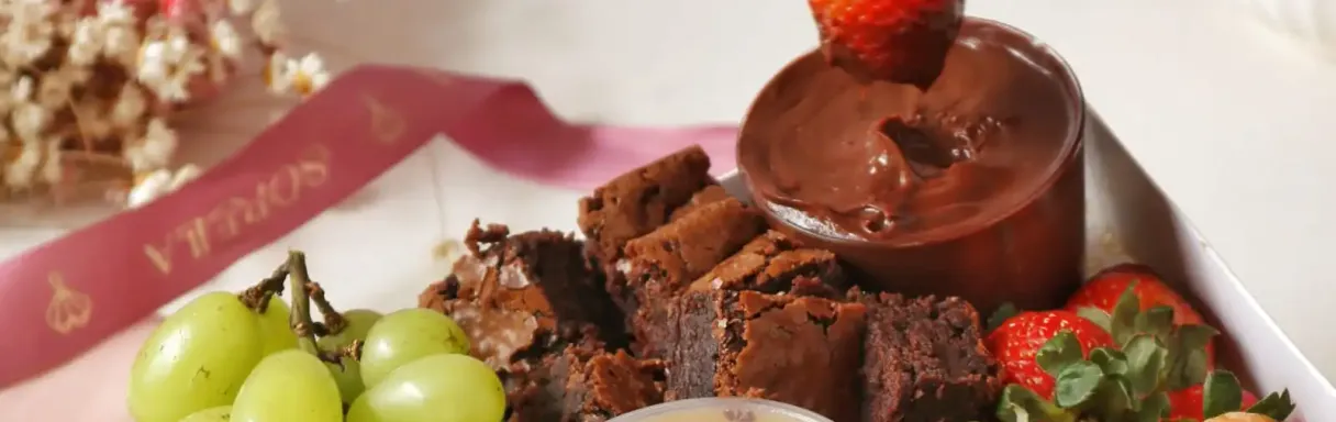 Cardápio do Dia dos Namorados - fondue, bolos, trufas e coração de chocolate - Confeitaria Sorella